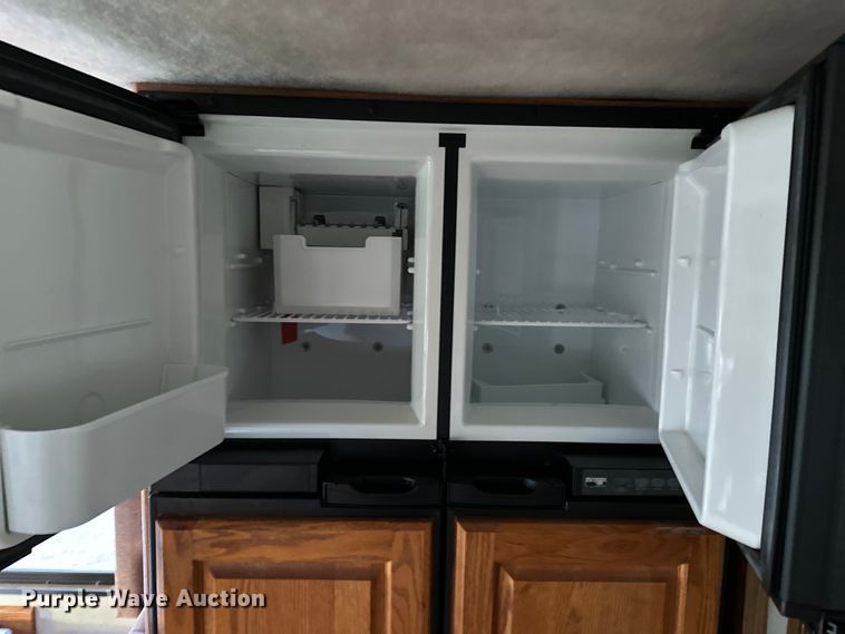 image for item OM9330 2000 Monaco  Diplomat Roadmaster R-2900 RV