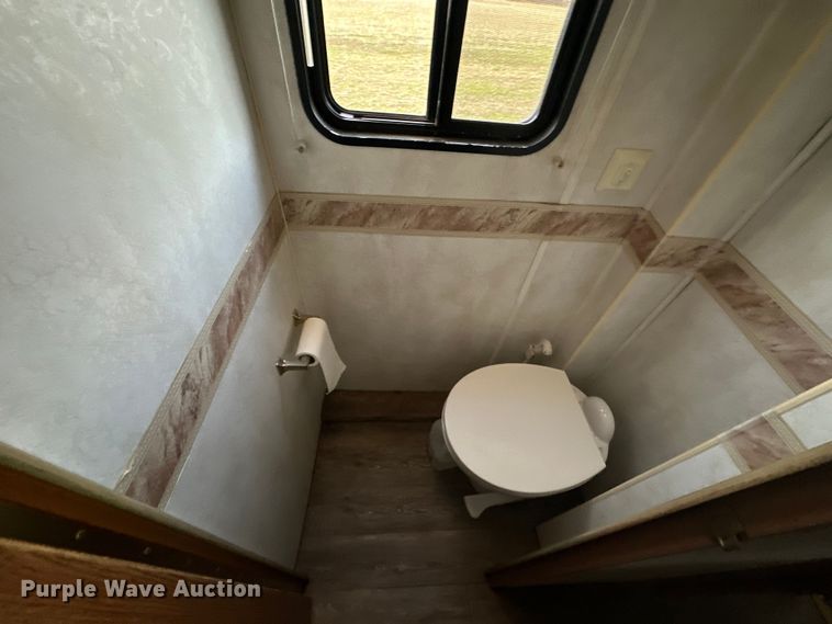 image for item OM9330 2000 Monaco  Diplomat Roadmaster R-2900 RV