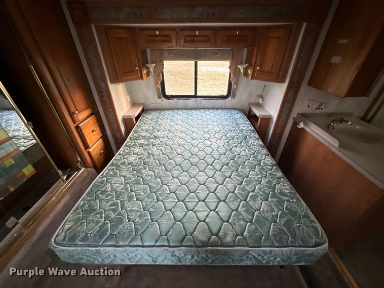 image for item OM9330 2000 Monaco  Diplomat Roadmaster R-2900 RV