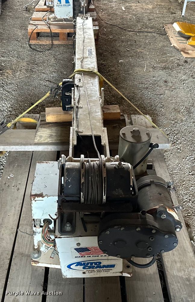 image for item OM9332 AutoCrane 3203 crane