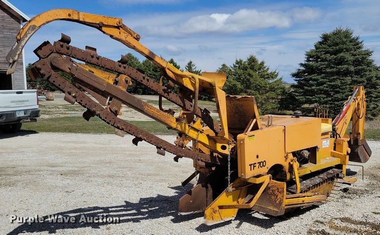 image for item DG0584 1976 Case TF700 trencher