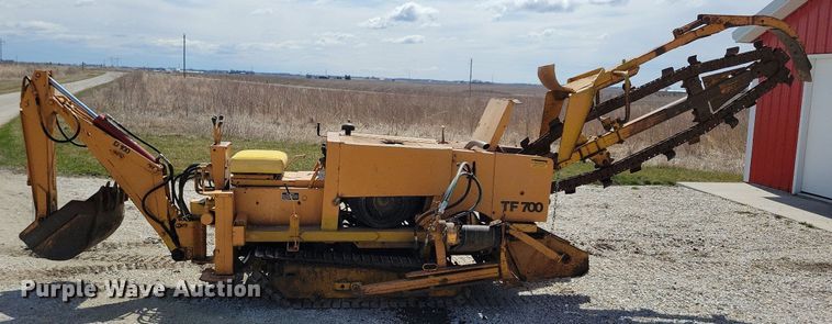 image for item DG0584 1976 Case TF700 trencher