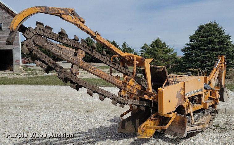 image for item DG0585 Case TF700 trencher