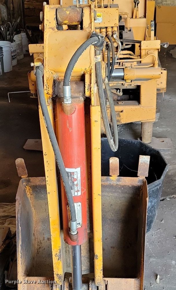 image for item DG0586 Case TF700 trencher