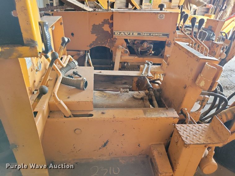 image for item DG0586 Case TF700 trencher