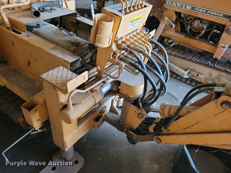 image for item DG0586 Case TF700 trencher