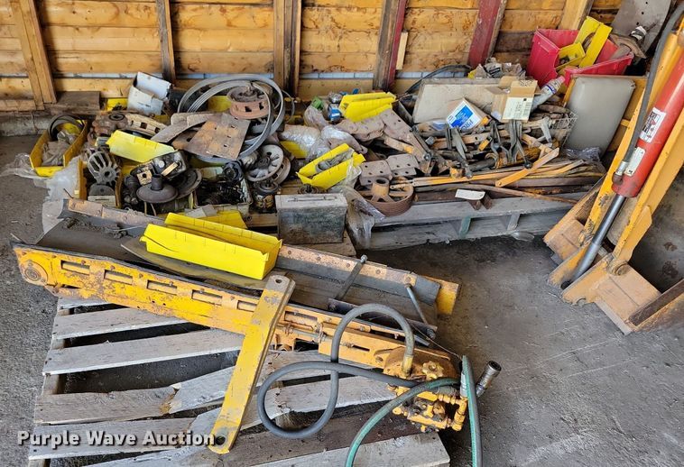 image for item DG0586 Case TF700 trencher