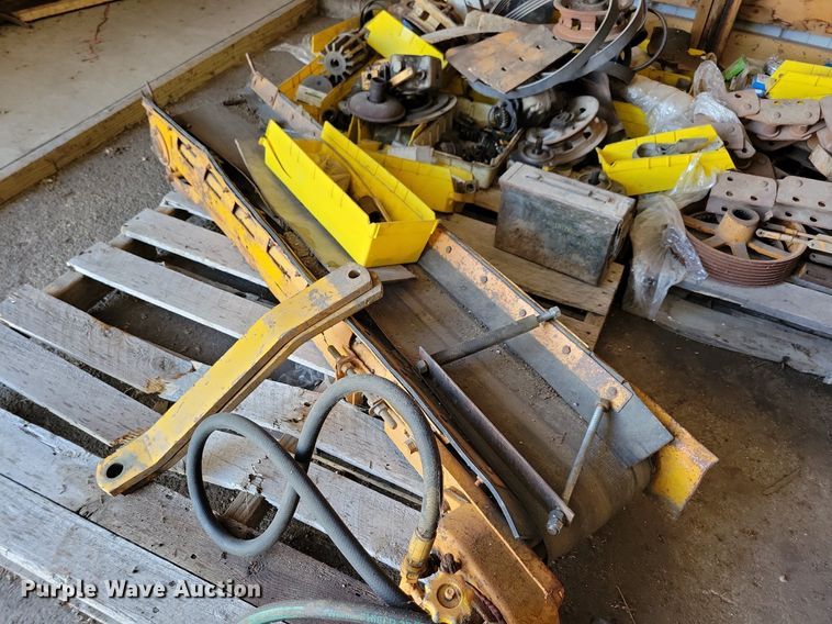 image for item DG0586 Case TF700 trencher