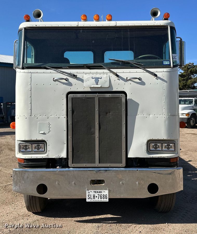 image for item DG4327 1985 Peterbilt 362 roll-off container truck