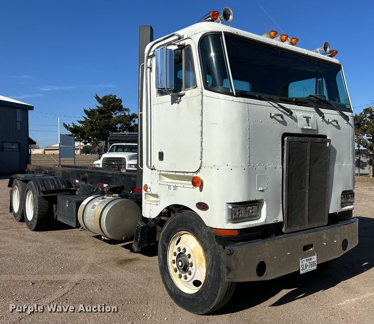 image for item DG4327 1985 Peterbilt 362 roll-off container truck