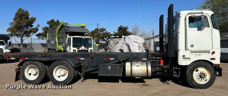 image for item DG4327 1985 Peterbilt 362 roll-off container truck