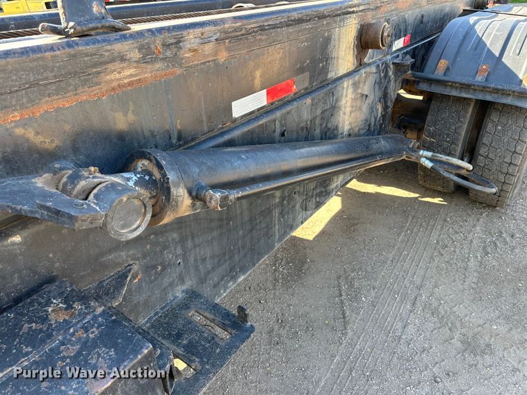 image for item DG4327 1985 Peterbilt 362 roll-off container truck