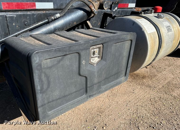 image for item DG4327 1985 Peterbilt 362 roll-off container truck