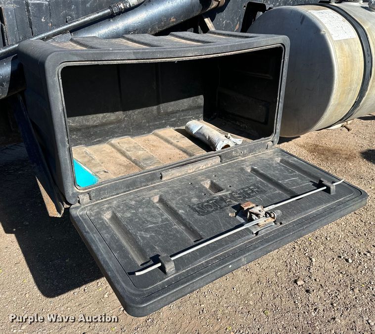 image for item DG4327 1985 Peterbilt 362 roll-off container truck