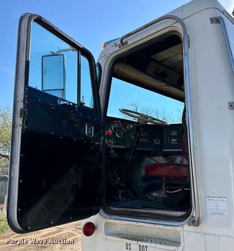 image for item DG4327 1985 Peterbilt 362 roll-off container truck