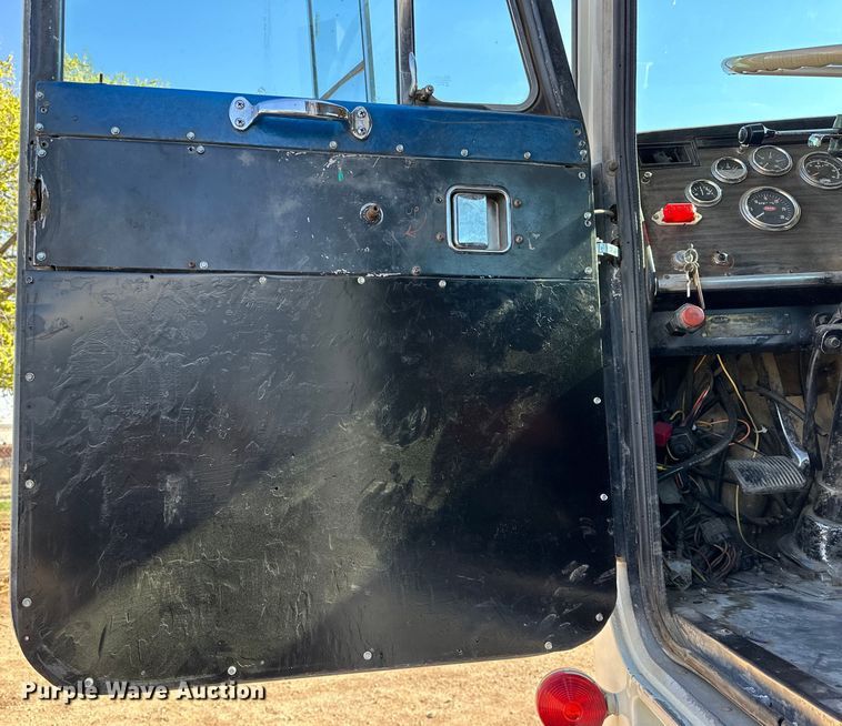 image for item DG4327 1985 Peterbilt 362 roll-off container truck