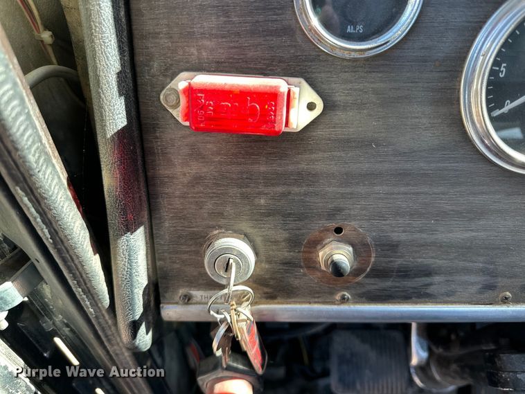 image for item DG4327 1985 Peterbilt 362 roll-off container truck