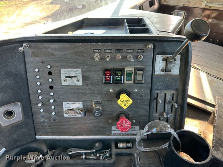 image for item DG4327 1985 Peterbilt 362 roll-off container truck