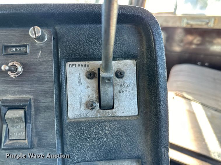 image for item DG4327 1985 Peterbilt 362 roll-off container truck