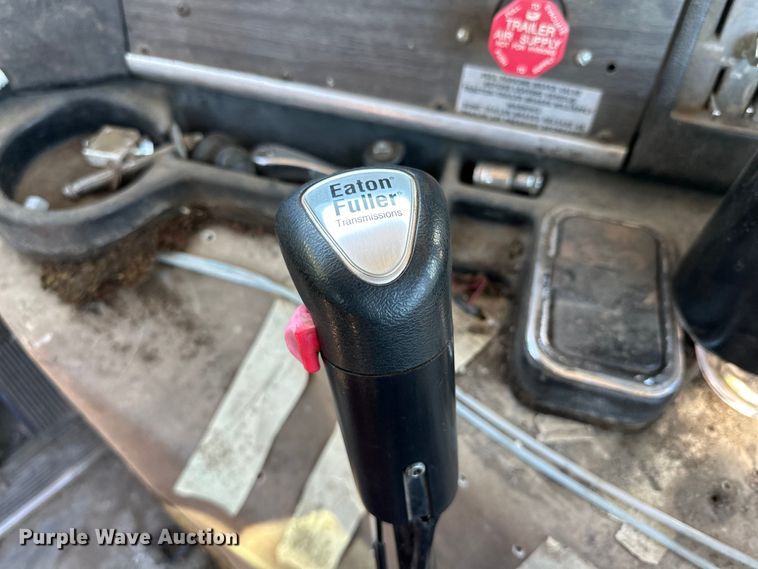 image for item DG4327 1985 Peterbilt 362 roll-off container truck