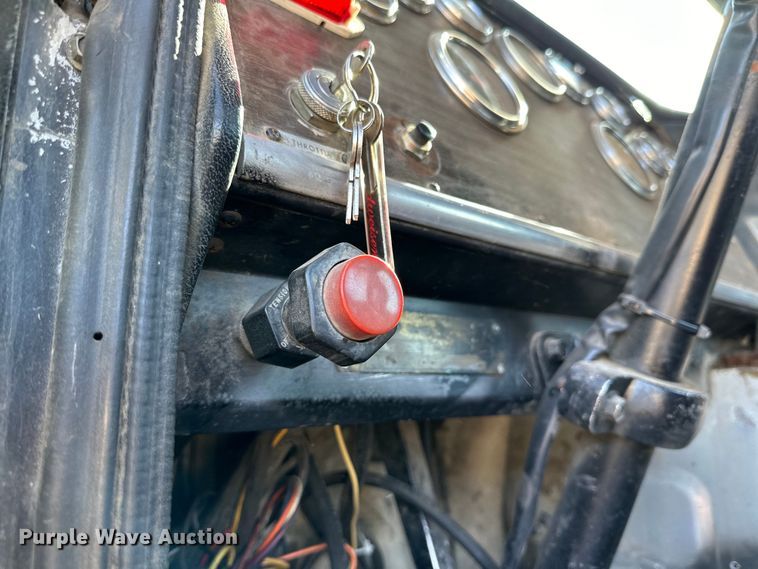 image for item DG4327 1985 Peterbilt 362 roll-off container truck