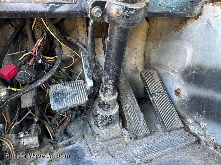 image for item DG4327 1985 Peterbilt 362 roll-off container truck