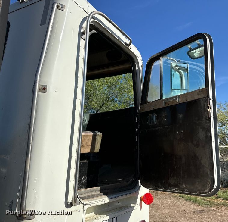 image for item DG4327 1985 Peterbilt 362 roll-off container truck