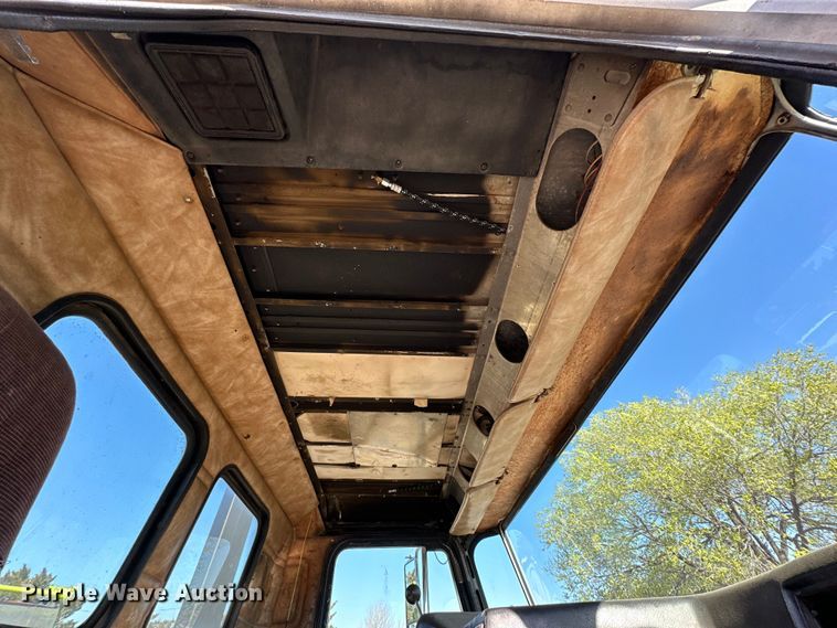 image for item DG4327 1985 Peterbilt 362 roll-off container truck