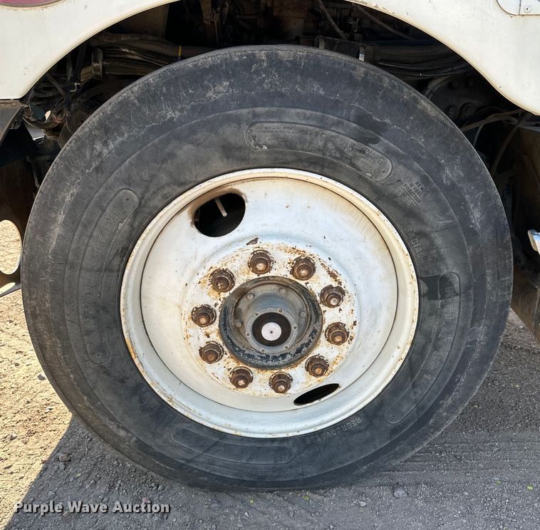 image for item DG4327 1985 Peterbilt 362 roll-off container truck