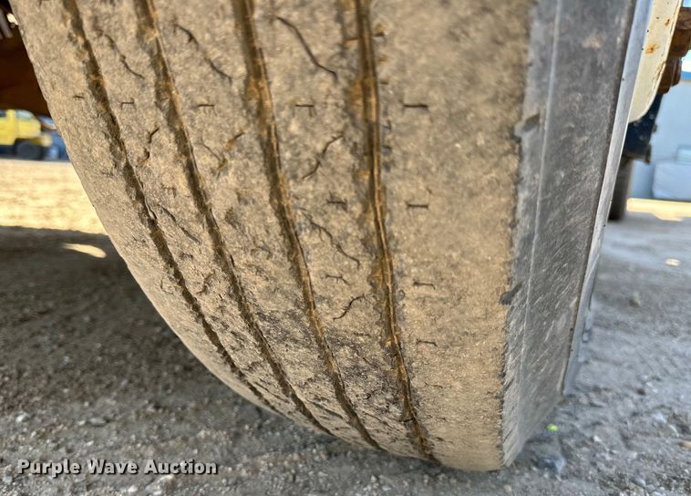 image for item DG4327 1985 Peterbilt 362 roll-off container truck