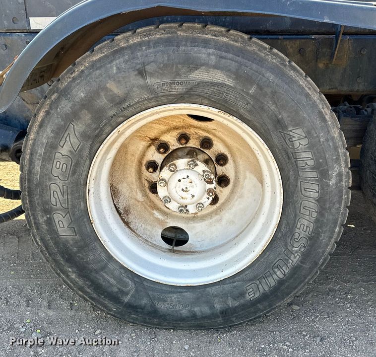 image for item DG4327 1985 Peterbilt 362 roll-off container truck