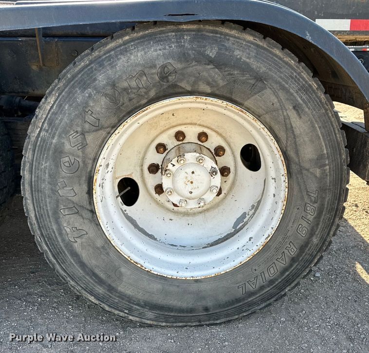 image for item DG4327 1985 Peterbilt 362 roll-off container truck