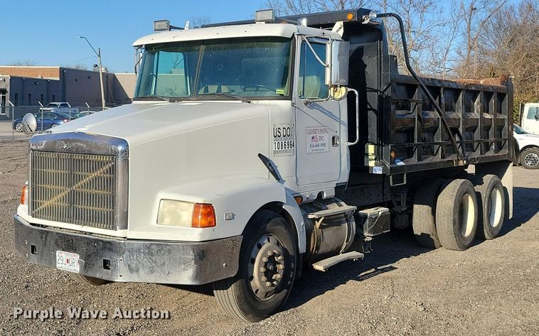 image for item DK4225 1997 Volvo WCA dump truck