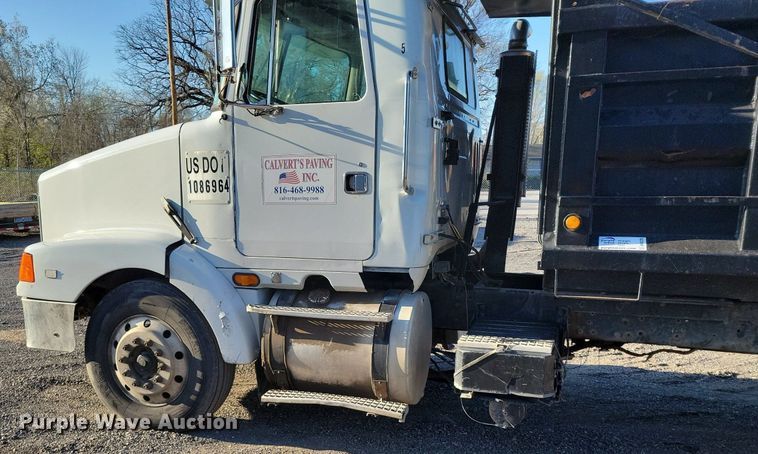 image for item DK4225 1997 Volvo WCA dump truck