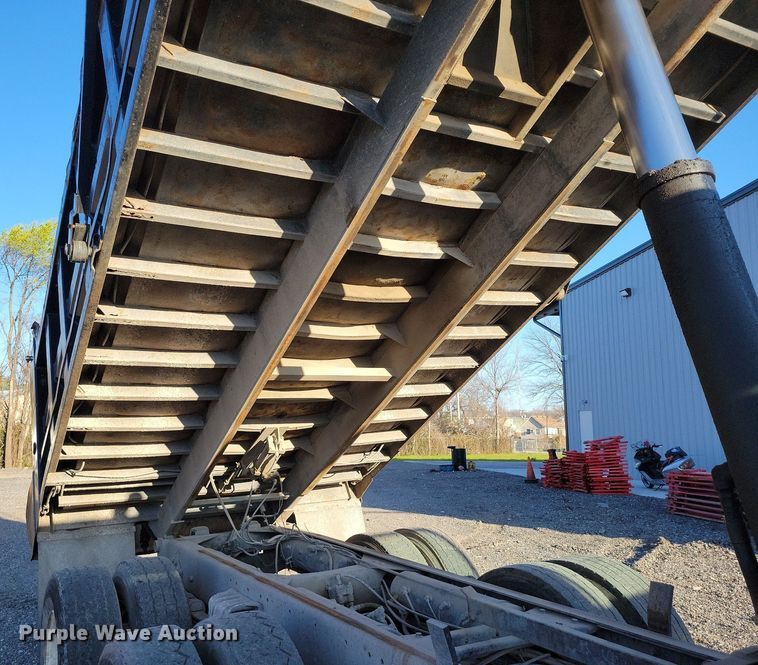 image for item DK4225 1997 Volvo WCA dump truck