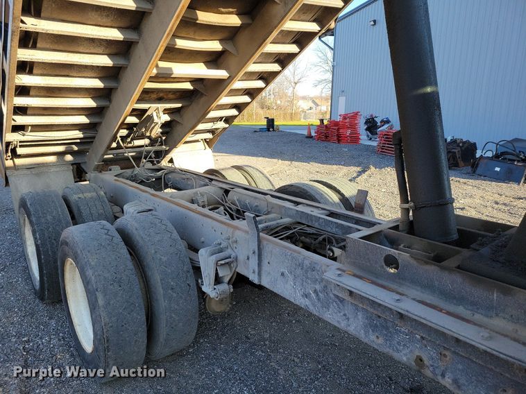 image for item DK4225 1997 Volvo WCA dump truck