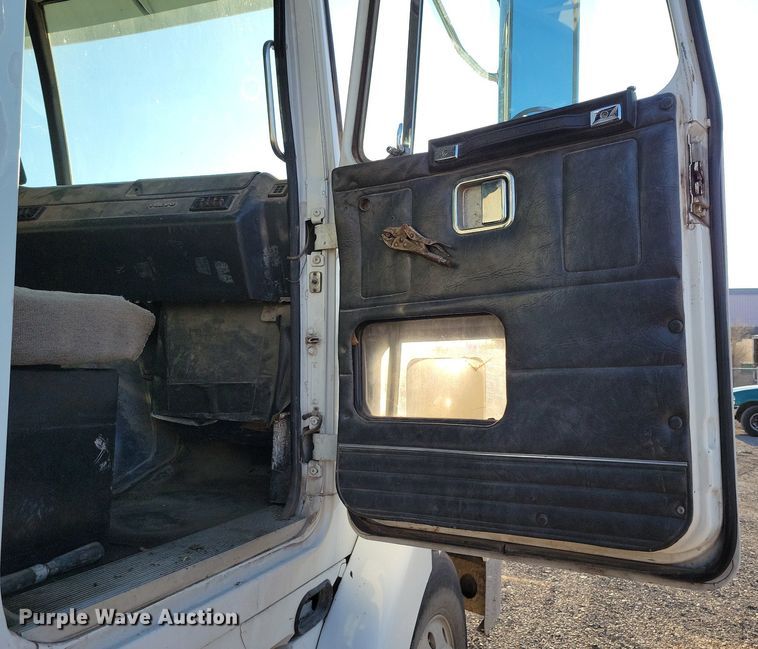 image for item DK4225 1997 Volvo WCA dump truck