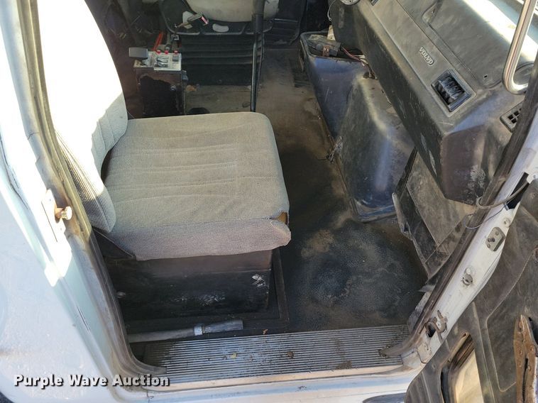 image for item DK4225 1997 Volvo WCA dump truck