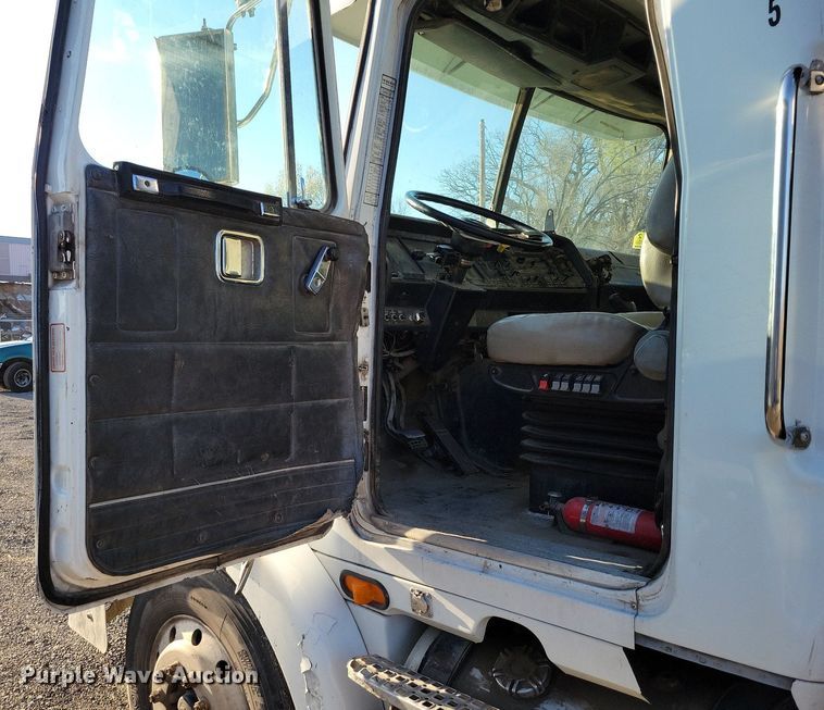 image for item DK4225 1997 Volvo WCA dump truck