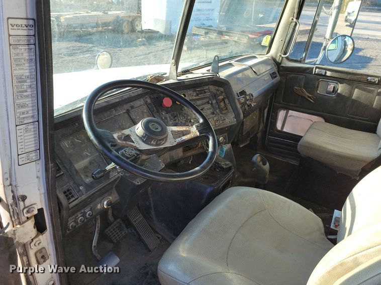 image for item DK4225 1997 Volvo WCA dump truck