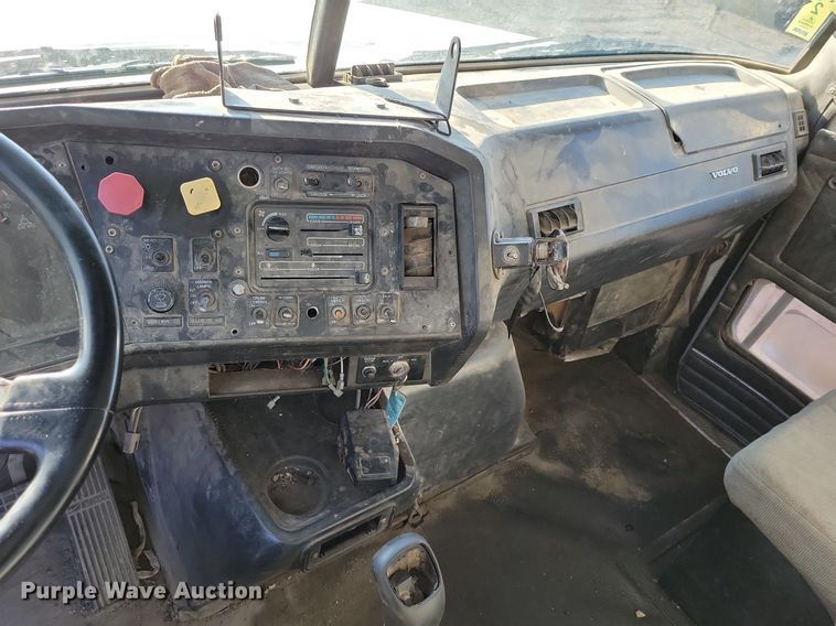 image for item DK4225 1997 Volvo WCA dump truck