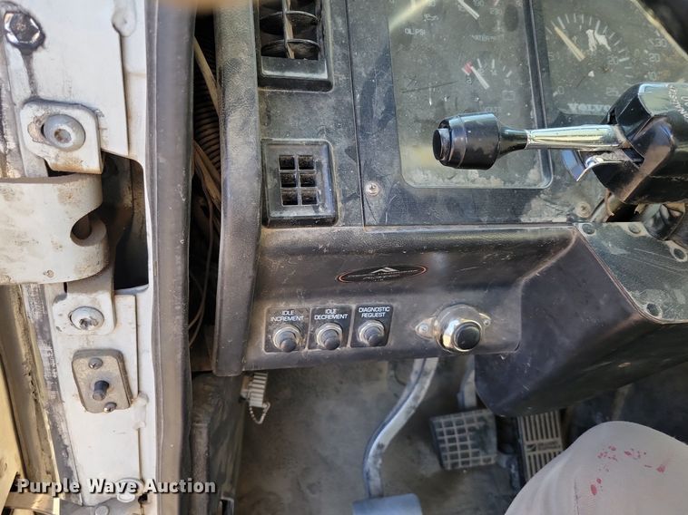 image for item DK4225 1997 Volvo WCA dump truck