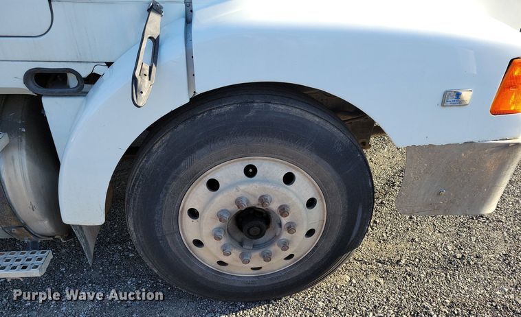 image for item DK4225 1997 Volvo WCA dump truck