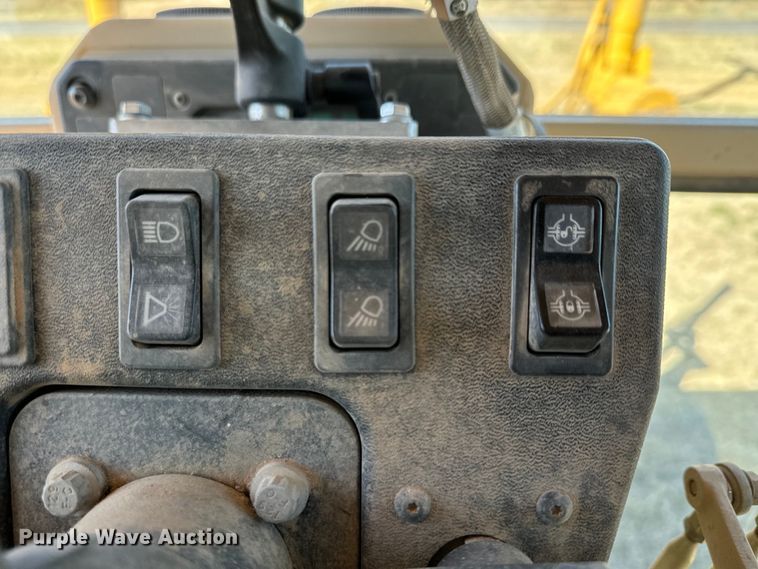 image for item DK6802 2007 Caterpillar 140H VHP motor grader