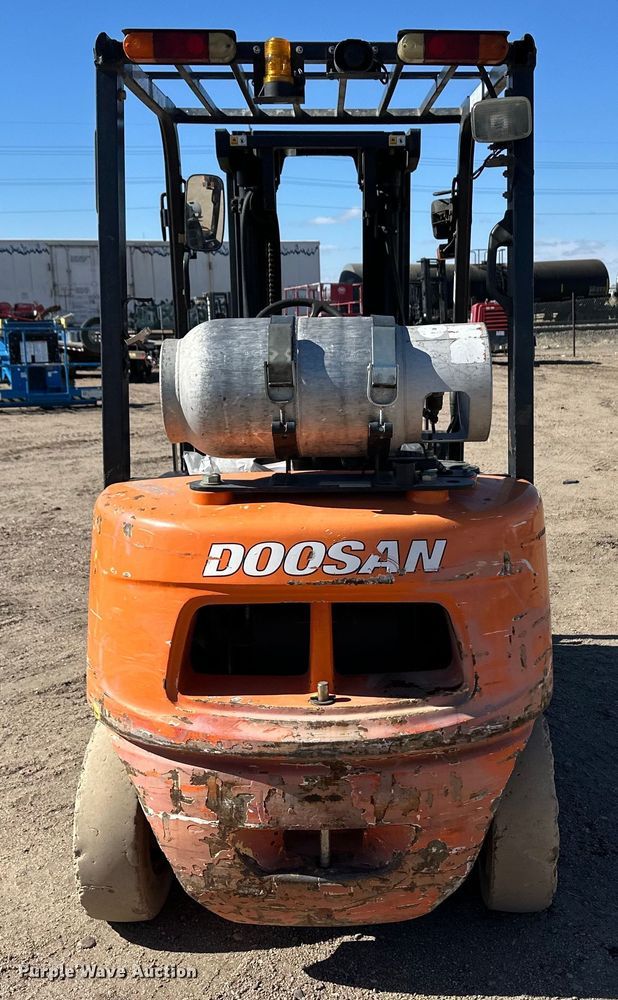 image for item DM2712 Nissan 25 forklift