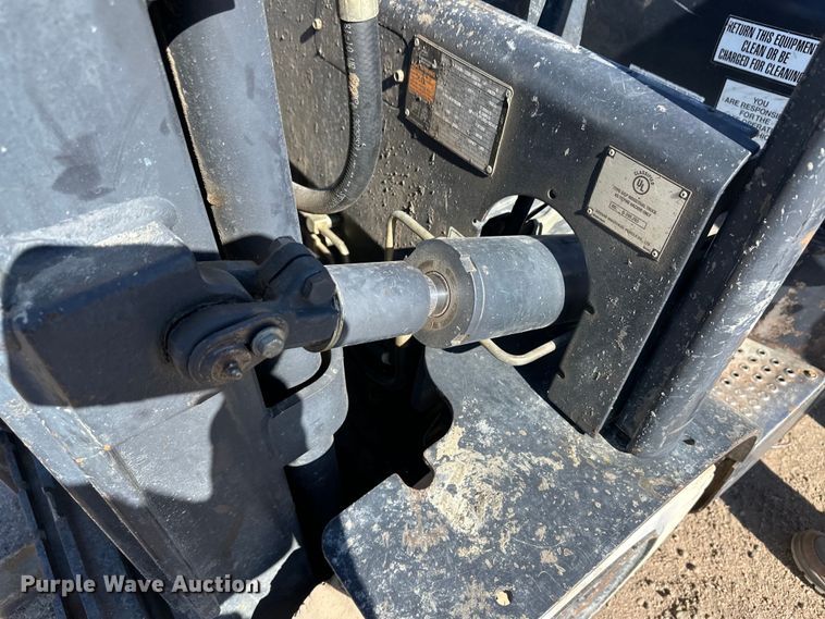 image for item DM2712 Nissan 25 forklift