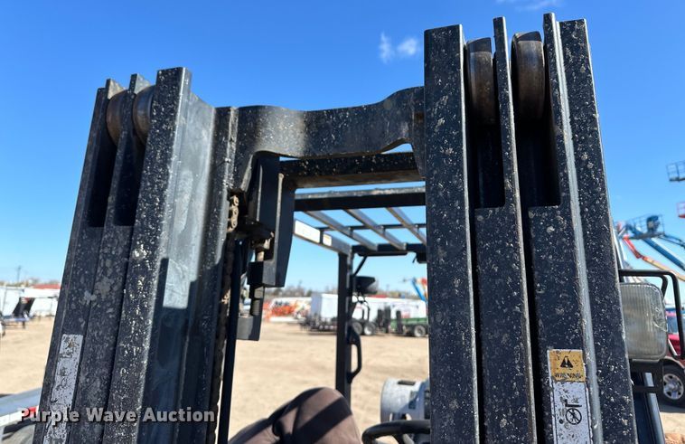 image for item DM2712 Nissan 25 forklift