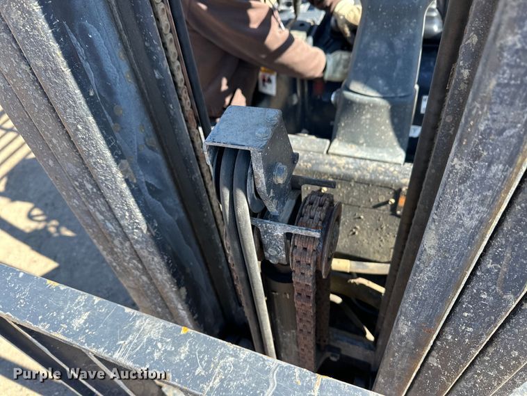 image for item DM2712 Nissan 25 forklift