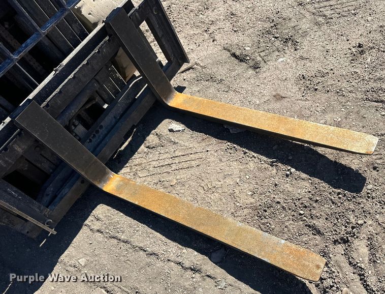 image for item DM2712 Nissan 25 forklift