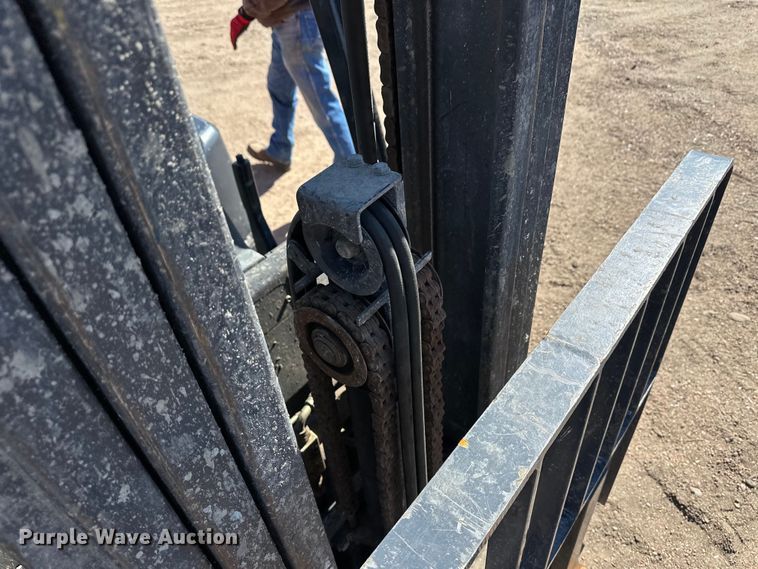 image for item DM2712 Nissan 25 forklift